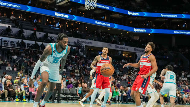 Jalen McDaniels vs Wizards Oct 10